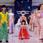 Desainer cilik dari Pamekasan, Naura Salsabila Rahmansyah, saat tampil di International Kids Fashion Festive.