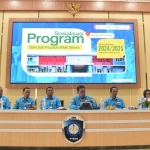 SMKN 1 Tuban saat memaparkan program sekolah kepada wali siswa.