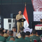 Bupati Yuhronur Efendi saat memberikan arahan dalam kegiatan pemantapan kesiapan Pilkada Lamongan 2025.