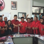 Rapat pengumuman rekom dengan jajaran pengurus dan paslon Syafiin - Choirul Anam di kantor DPD PDIP Jatim, Kamis (04/01).