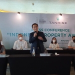 Founder yang juga Komisaris Tanrise Property, Hermanto Tanoko dalam press conference bersama tim Tanrise Property.