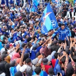 Ketum Partai Demokrat Agus Harimurti Yudhoyono saat menghadiri kampanye akbar di GKB Convex, Kecamatan Manyar. Foto: SYUHUD/ BANGSAONLINE