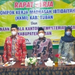 Suasana saat rapat kerja Kelompok Kerja Madrasah Ibtidaiyah Kabupaten Tuban.