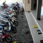 Rekaman CCTV yang menunjukkan pelaku saat berupaya menggondol motor.