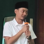 Muhammad Syukron Fahmi (Gus Fahmi) saat menyampaikan pidato di depan warga Bangsal Mojokerto, Ahad (15/7/2024). Foto: bangsaonline