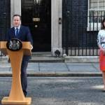 Perdana Menteri Inggris David Cameron didampingi istrinya, Samantha., saat membacakan pengunduran diri dari Perdana Menteri.   2016 Getty Images/Andrew Parsons/merdeka.com