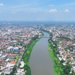 Sungai Brantas yang membelah Kota Kediri.