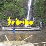 Air Terjun Sedudo di Desa Ngliman, Kecamatan Sawahan, Kabupaten Nganjuk, Jawa Timur.