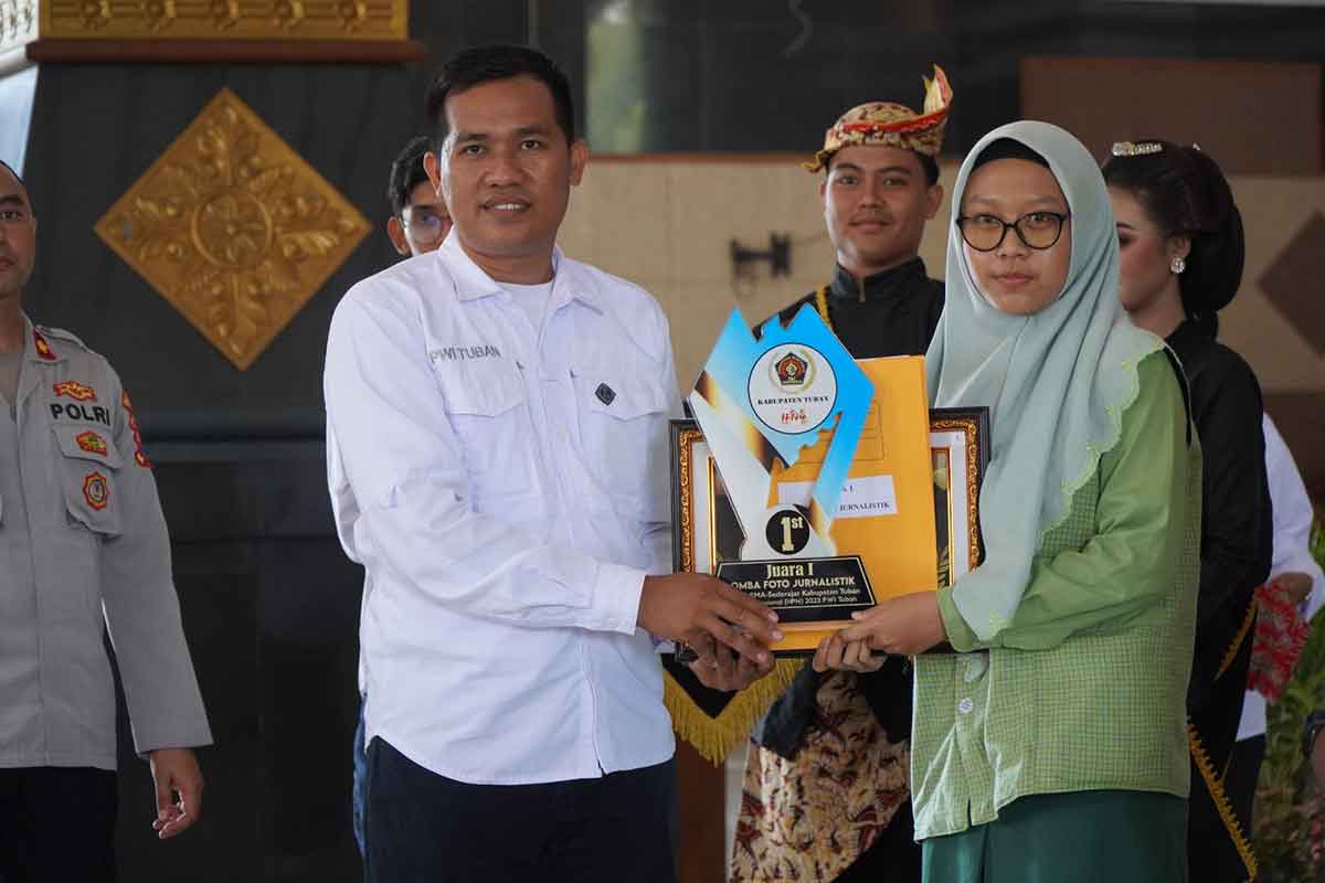 Peraih Juara 1 Lomba Foto Jurnalistik Yang Digelar Oleh PWI Tuban