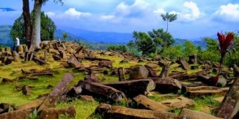 Liburan Akhir Tahun di Situs Gunung Padang: Peninggalan Zaman Megalitikum di Indonesia