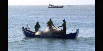 Nelayan Sumenep Ditolerir Gunakan Alat Tangkap Hela dan Tarik