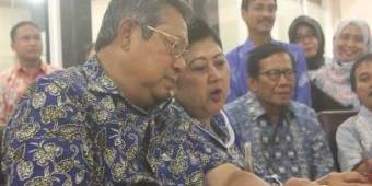 Ditanya Soal Pencapresan Istrinya saat Tour de Java di Tuban, SBY hanya Senyum