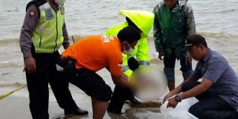 Jenazah Bayi Perempuan Masih Bertali Pusar Ditemukan di Laut Tuban
