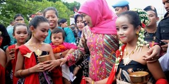 Buka Pawai dan Festival Seni Keagamaan Hindu, Gubernur Khofifah Tekankan Pentingnya Kebhinekaan
