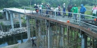 Dibangun Secara Swadaya, Jembatan Pucangsimo Segera Bisa Dilalui 