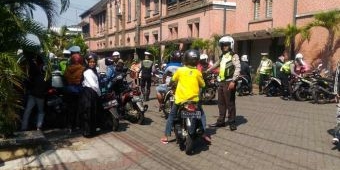 Operasi Lalu Lintas di Depan SMPK Frateran, Satlantas Polres Malang Kota Tilang 252 Pengendara