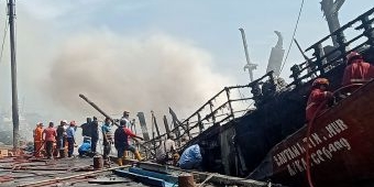​Kapal Ikan Terbakar di Pelabuhan Perikanan Pantai Mayangan Kota Probolinggo