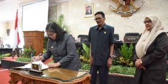 Pj Wali Kota Kediri dan Dewan Teken Persetujuan Bersama 2 Raperda