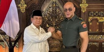 Menhan Prabowo Beri Deddy Corbuzier Pangkat Letnan Kolonel Tituler TNI AD