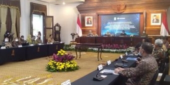 Tekan Inflasi Jelang Idul Fitri, ​Gubernur Khofifah Bersama Tim TPID Jatim Gelar Rakorwil