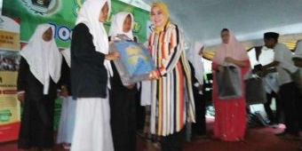 Bersama Bunda Tjatur, PWI dan Lazisnu Jombang Santuni 100 Anak Yatim