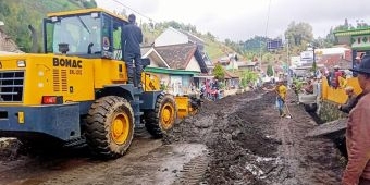 Diterjang Banjir Disertai Lumpur, Jalan di Desa Ranupani Sempat Lumpuh