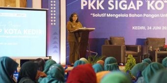 Launching Program PKK Sigap, Pj Wali Kota Kediri Beri Contoh Cara Bijak Olah Bahan Pangan