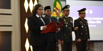 Zanariah Kukuhkan Anggota Paskibraka Kota Kediri Tahun 2024