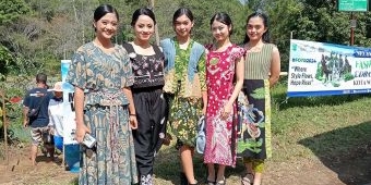 110 Model Tampil Memukau dalam Fashion On The River di Coban Talun Kota Batu