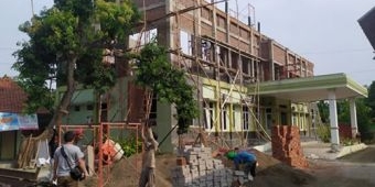Progres Minus 32 Persen, Pembangunan Kantor Kecamatan Kraton Diduga Pakai Material Bekas Bongkaran
