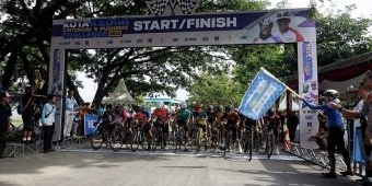 Ratusan Pembalap Sepeda Meriahkan Kota Kediri Criterium Challenge 2022