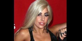 Lady Gaga Tunangan dengan Taylor Kinney 