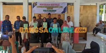 Wujudkan Kabupaten Lengkap, BPN Kabupaten Probolinggo Terus Bagikan Sertifikat PTSL
