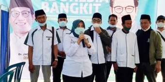 Anik Maslachah Pantau Pelayanan Vaksinasi PKB di Perdesaan