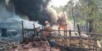 Diduga Timbun BBM Ilegal, Rumah di Senori Tuban Terbakar