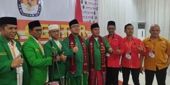 RKH Muhammad Baqir Aminatullah-Taufadi Daftar ke KPU Pamekasan