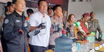 Polisi Bongkar Rumah Produksi Miras di Malang