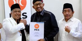 DPW PKS Jatim Serahkan Rekom ke Achmad Fauzi dan Hari Wuryanto