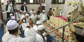 Puluhan Ribu Jemaah Hadiri Haul Alhabib Abu Bakar Assegaf ke-69 di Masjid Jamik Gresik