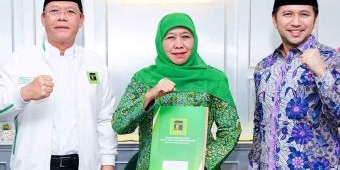 PPP Resmi Serahkan SK Rekom untuk Khofifah-Emil di Pilgub Jatim 2024
