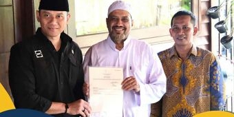 Menteri ATR/BPN Serahkan Puluhan Sertifikat Waqaf di Pasuruan