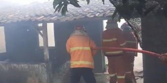 Diduga Akibat Korsleting Listrik, Rumah di Ki Ageng Selo Dilalap Si Jago Merah
