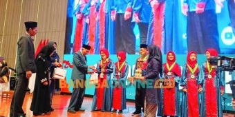 Gelar Graduation Ceremony, Kepala SD Khadijah Surabaya Ingatkan Siswa Tetap Istiqomah Salat Duha