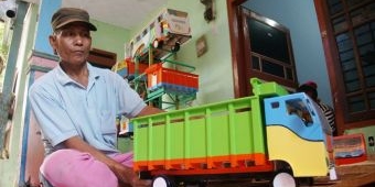 Terinspirasi Bus-bus di Jombang, Tukang Becak Banting Setir Jadi Pembuat Mainan