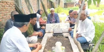 Peringati HPN 2024, Insan KWG Ziarah ke Makam Almarhum Siswoko