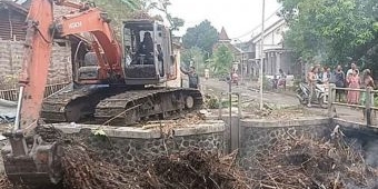 Cegah Banjir, DPUPR Jombang Normalisasi Sejumlah Sungai