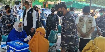 Koarmada II TNI AL Gelar Serbuan Vaksinasi Covid-19 di Bangkalan