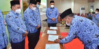 Dukung Program Bupati Gus Yani, Kemenag Gresik Teken Pakta Integritas