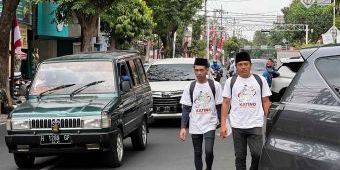 Ketua Ranting Gerindra dan Relawan Katino-Ning Zidna Jalan Kaki Kediri-Jakarta untuk Bertemu Prabowo