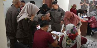 121 Pegawai Kejari Tanjung Perak Ikuti Tes Urine